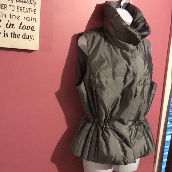 Ann Taylor Loft down vest - Picture 1 of 4